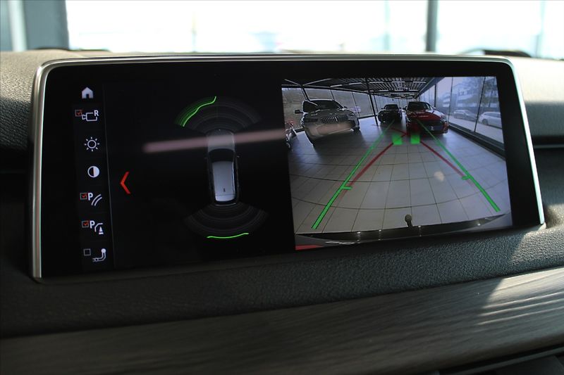 BMW X5 xDrive40d NezTop/HUD/Pano/AdLE - fotka 17 z 32