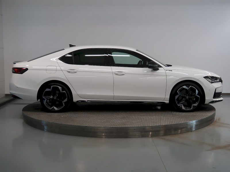 Škoda Superb (2025) SPORTLINE 2.0TSI 195KW DSG WEB - fotka 8 z 46