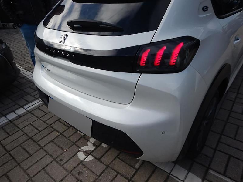Peugeot 208 (2021) Allure Pack - fotka 4 z 8
