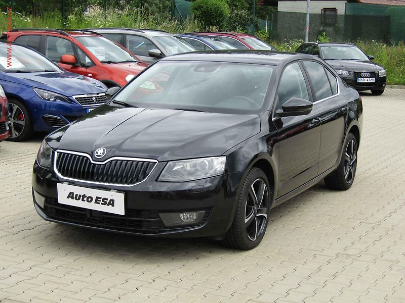 Škoda Octavia (2014) 2.0TDi, ČR, DSG, bixen, navi - fotka 3 z 18