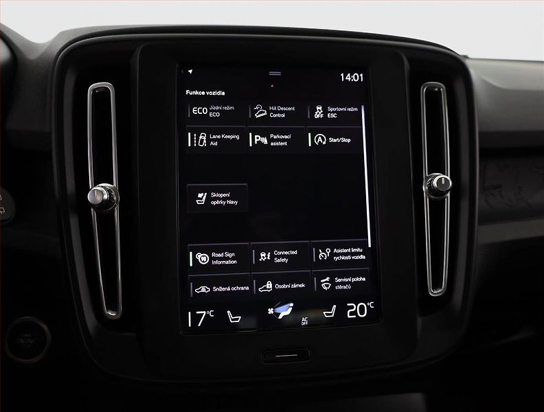 Volvo XC40 (2018) T3 - fotka 13 z 15