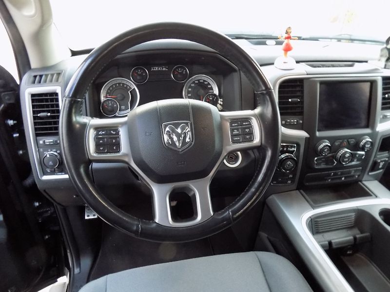 Dodge RAM 1500 (2022) 5.7 HEMI/CREW CAB/ČR/DPH/LED/ - fotka 23 z 40