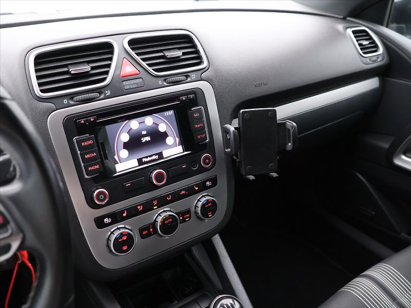 Volkswagen Scirocco 2,0 TDI 103kW Match Xenon Navi - fotka 17 z 28