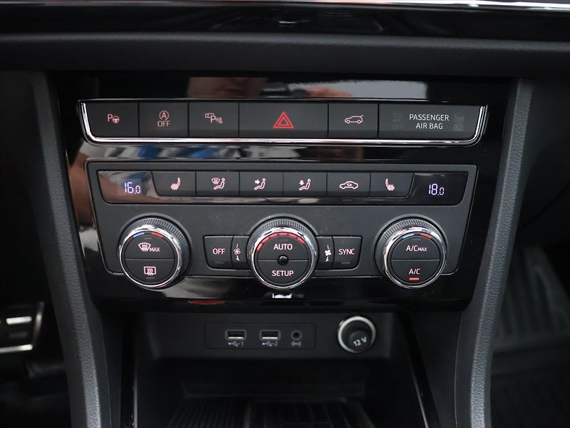 Cupra Ateca 2,0 TSI 221kW 4x4 DSG Panorama - fotka 21 z 32