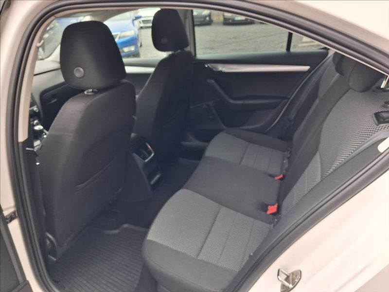 Škoda Octavia 1,6 1.6 TDi, po servisu, DPH - fotka 9 z 14