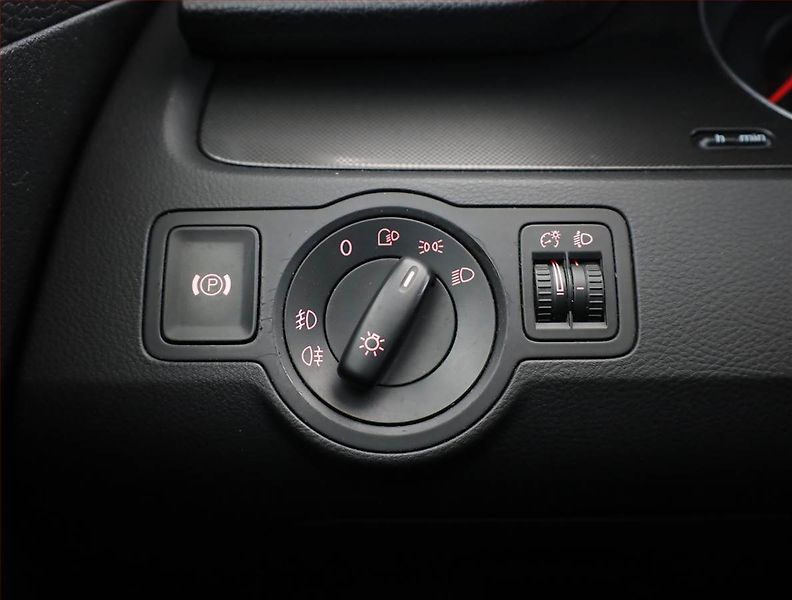 Volkswagen Passat (2007) 2.0 TDI, Xenony, Tempomat - fotka 15 z 17