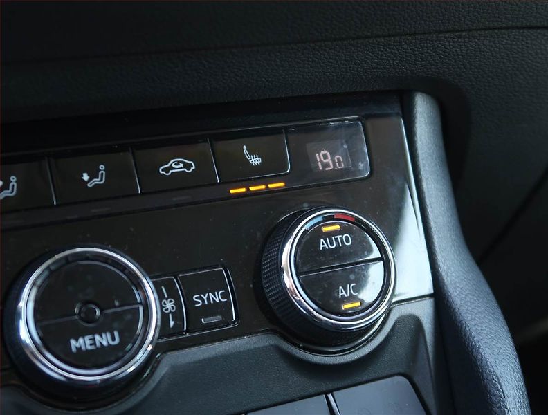 Škoda Karoq (2018) Style 2.0 TDI, 4x4,Style - fotka 20 z 24