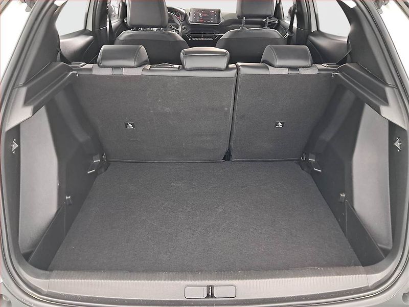 Peugeot 2008 (2023) Allure 1.2 PureTech - fotka 13 z 16