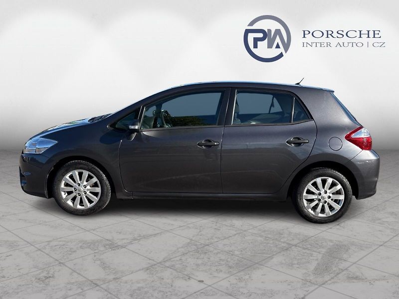 Toyota Auris 1.6 Valvematic Terra Cool - fotka 3 z 21