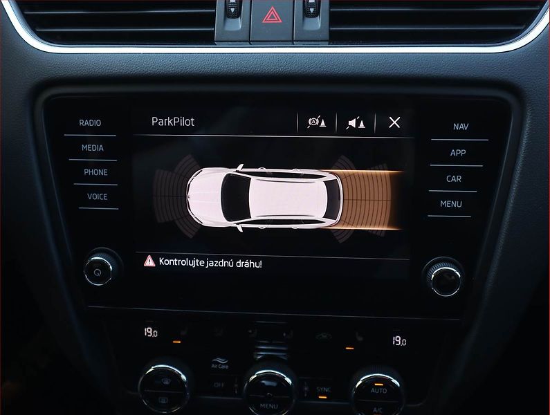 Škoda Octavia (2019) 2.0 TDI, 4X4, Automat, Navi - fotka 17 z 22