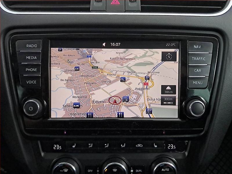 Škoda Octavia (2014) 2.0 TDI, 4X4, Navi, Xenony - fotka 13 z 19