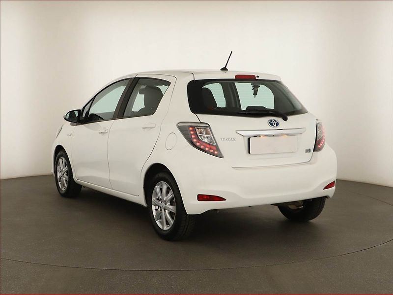 Toyota Yaris (2012) 1.5 Hybrid, Automat, Tempomat - fotka 4 z 14