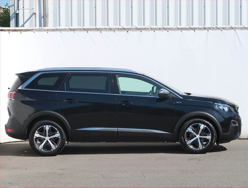 Peugeot 5008 (2018) GT Line 2.0 BlueHDi, Masáž - fotka 6 z 23