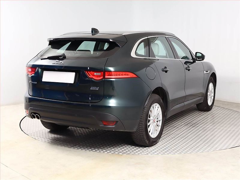 Jaguar F-Pace (2016) 20d AWD, Automat, Serv.kniha - fotka 5 z 18