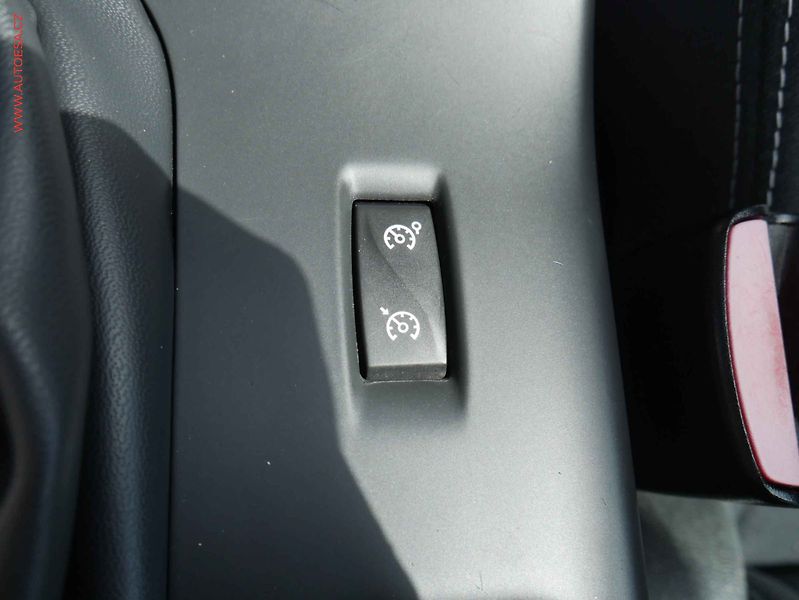 Renault Mégane (2010) 1.6i, AC, tempo, navi - fotka 18 z 20