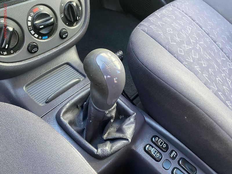 Mercedes-Benz Třídy A (2003) 1.4i 140, Classic, AC - fotka 14 z 15