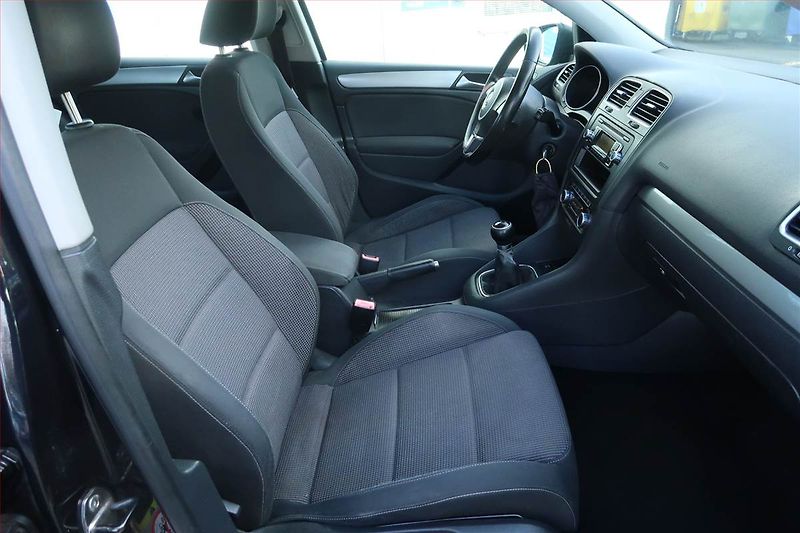 Volkswagen Golf (2009) 2.0 TDI, Serv.kniha, po STK - fotka 9 z 16