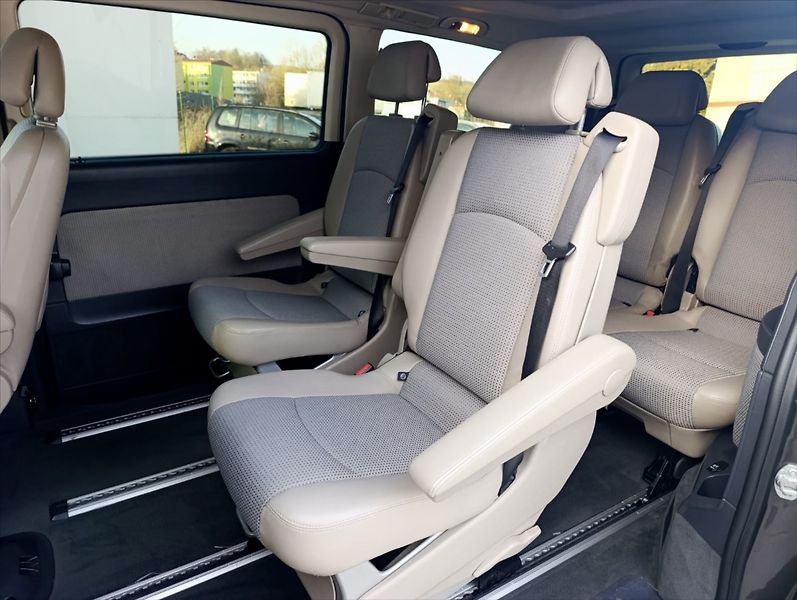 Mercedes-Benz Viano 3,0 CDi Automat SPANÍ 7míst - fotka 20 z 31