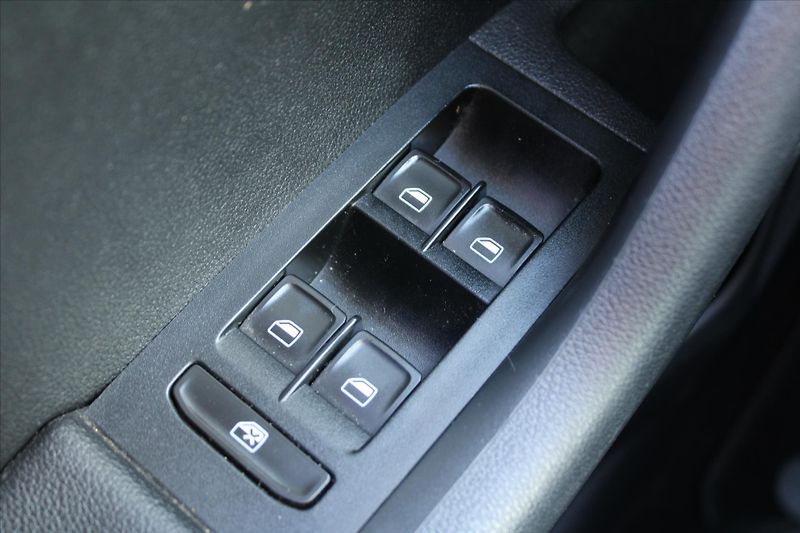 Škoda Octavia RS 2.0 TDI 135kW XENONY ČR - fotka 26 z 26