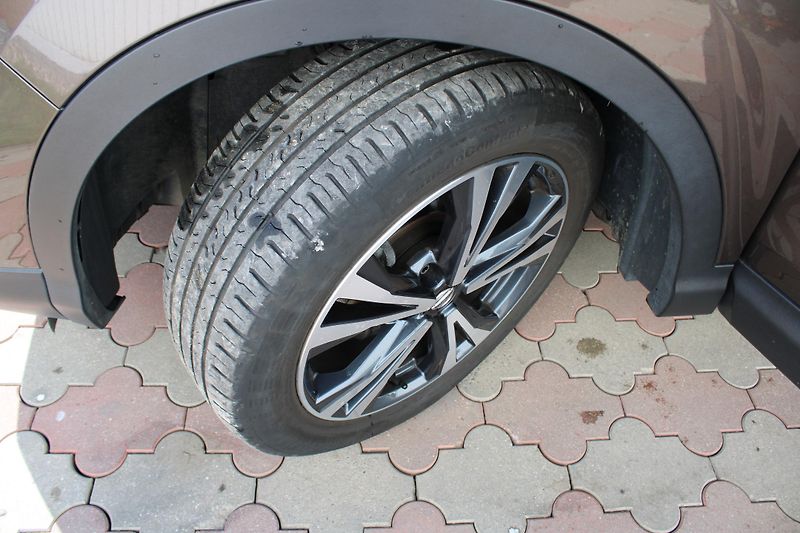 Nissan Qashqai 1.3 DiG-T 1.Majitel ČR Panoram - fotka 23 z 25