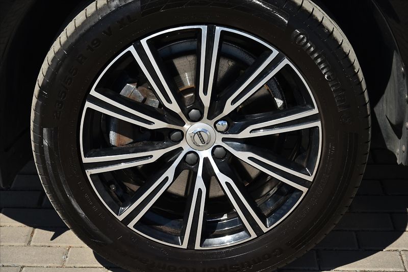 Volvo XC60 T5 184kW AWD INSCRIPTION ČR - fotka 9 z 32