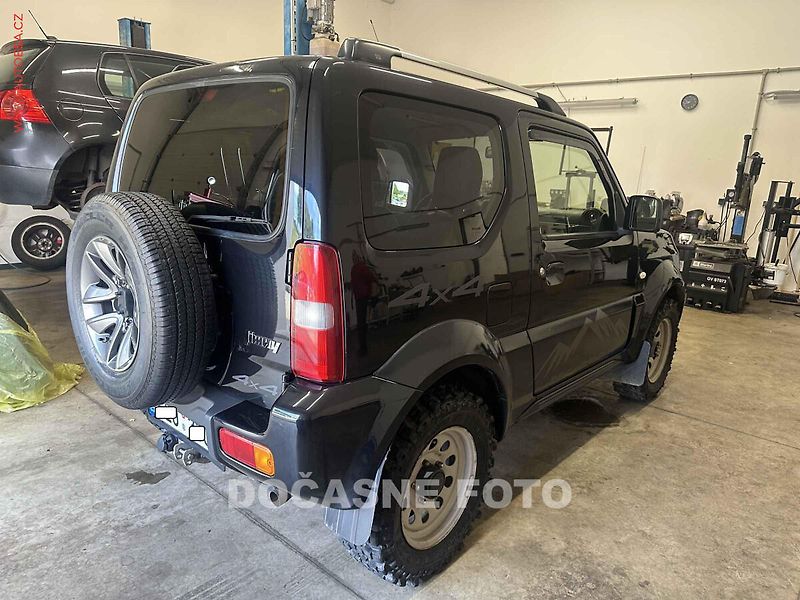 Suzuki Jimny (2016) 1.3i 4x4, AC, výhřev sed - fotka 2 z 3