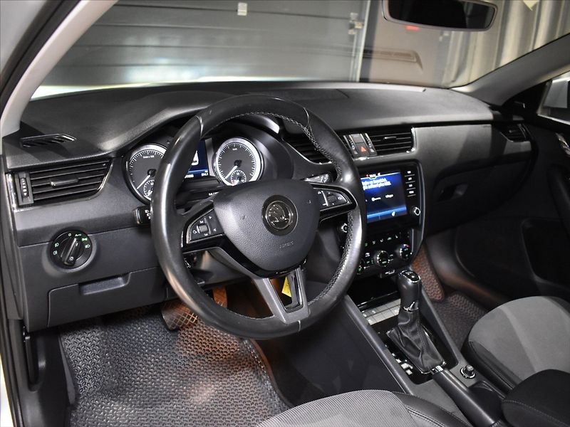 Škoda Octavia 2,0 2,0TDi Style Tažné,Canton - fotka 11 z 21
