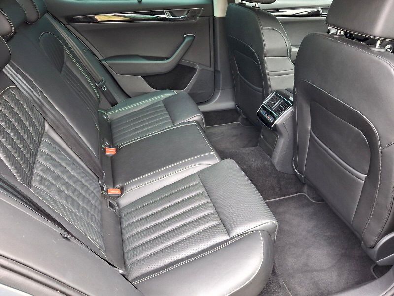 Škoda Superb (2020) L&K DSG 2,0TSi 140kW - fotka 15 z 35