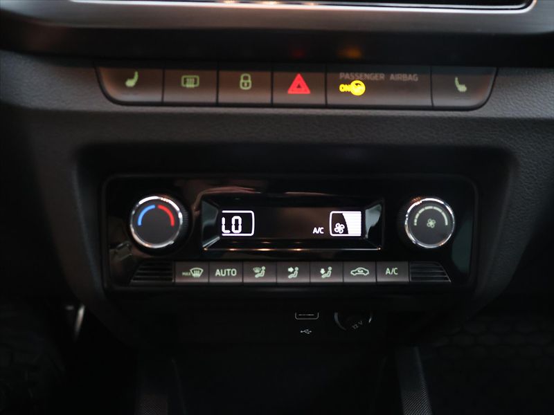 Škoda Fabia 1.0 TSI 70kW Style DSG CZ DPH - fotka 16 z 24