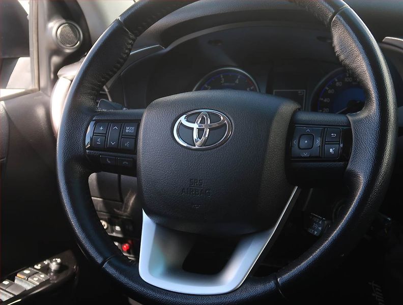 Toyota Hilux (2019) 2.4 D-4D - fotka 16 z 22
