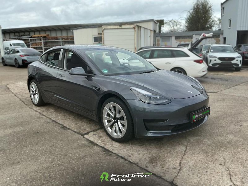 Tesla Model 3 (2022) AMD Ryzen, Grok | SOH 93 % - fotka 2 z 12