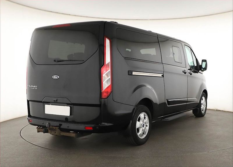 Ford Tourneo Custom (2017) Titanium 2.0 EcoBlue, ČR, 1Maj - fotka 5 z 20