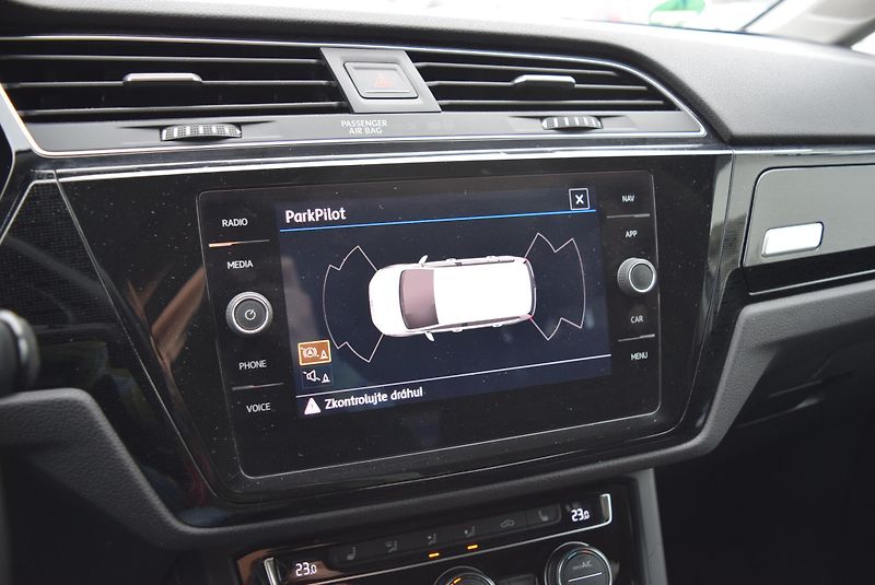 Volkswagen Touran (2018) 1.4TSI 110kw CLBMT ED. SOUND  - fotka 27 z 50