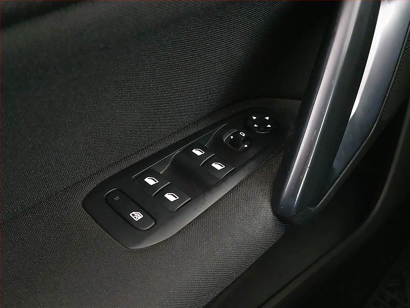 Peugeot 308 (2016) 1.2 e-THP, ČR,1.maj - fotka 14 z 17