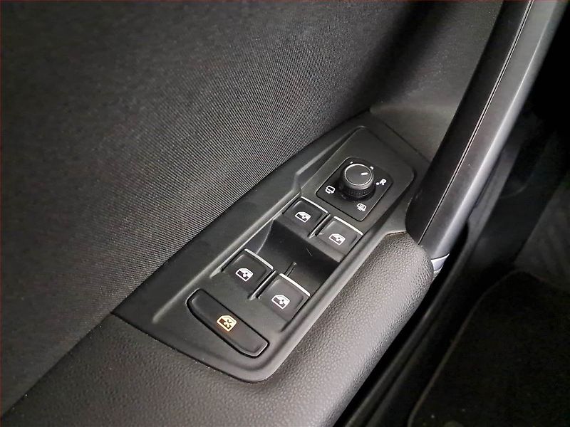 Volkswagen Tiguan (2017) 2.0 TDI, 4X4, Serv.kniha - fotka 17 z 18