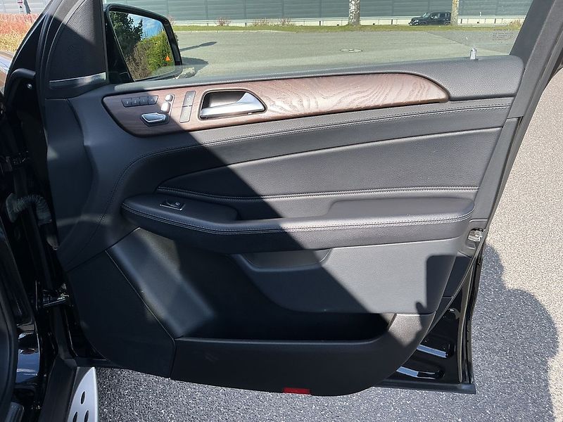 Mercedes-Benz GLS 350 d AMG 4MATIC - fotka 16 z 29