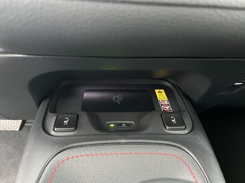 Toyota Corolla 2.0 hybrid GR SPORT - fotka 23 z 28