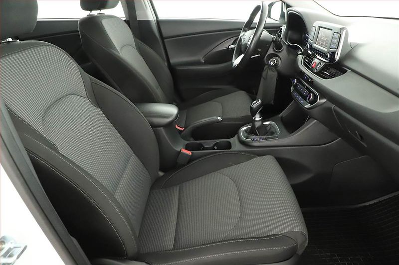 Hyundai i30 (2017) 1.0 T-GDI, Tempomat - fotka 7 z 16