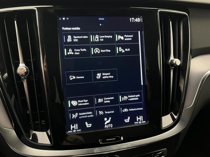 Volvo V60 B4 MOMENTUM AUT  - fotka 29 z 42