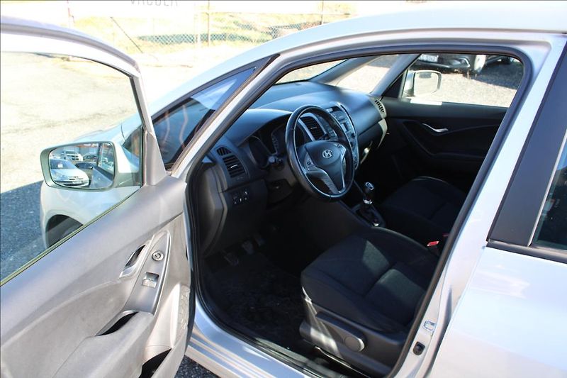Hyundai ix20 1,4 i  ČR, DIG. KLIMA, ASR - fotka 9 z 25