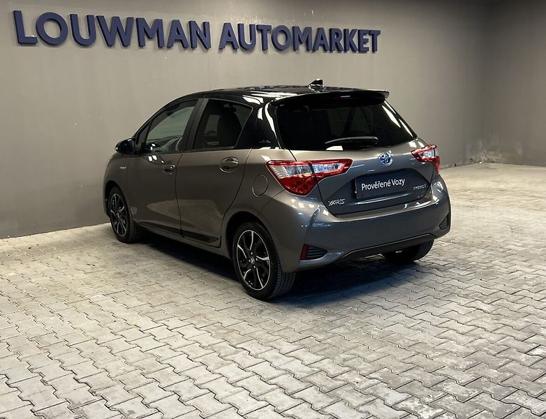 Toyota Yaris 1.5 Hybrid AT SELECTION SMART - fotka 15 z 16