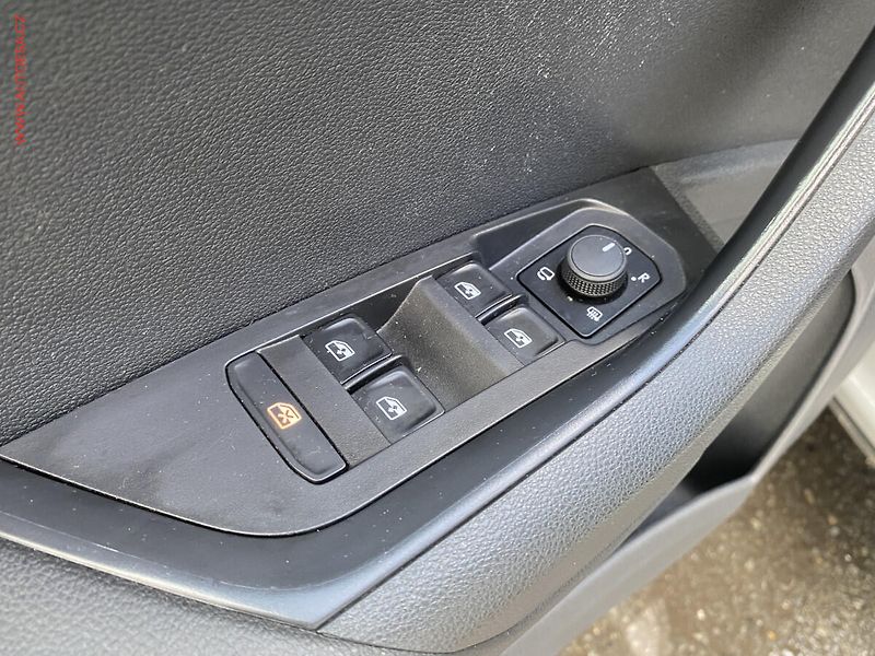 Škoda Karoq (2022) 1.5 TSi, Business, DSG - fotka 13 z 20