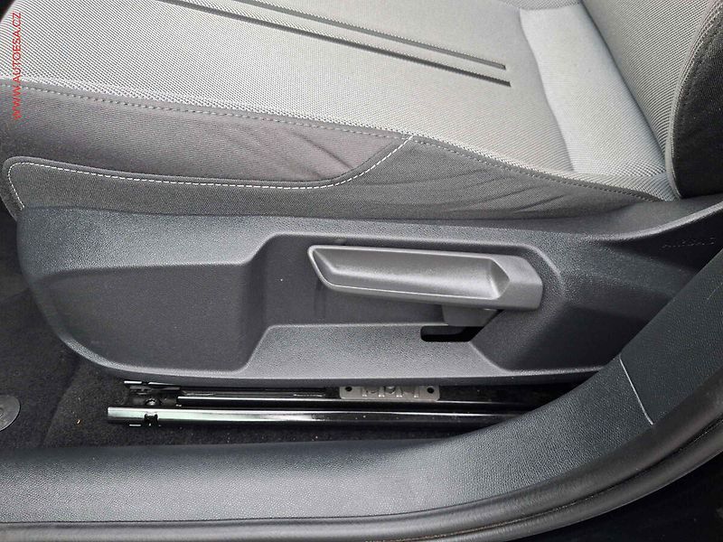 Seat Leon (2021) 2.0 TDi, Style, DSG, +kola - fotka 14 z 21