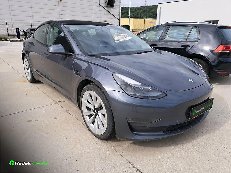 Tesla Model 3 (2021) Šedá metalíza, Tažné zařízení - fotka 1 z 11
