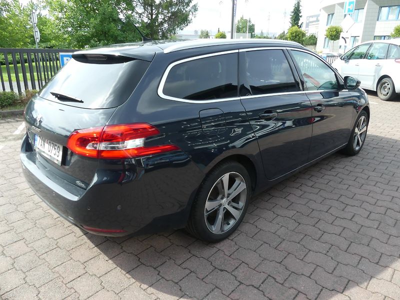 Peugeot 308 (2019) 1,2 PT 130 EAT8 - fotka 5 z 21