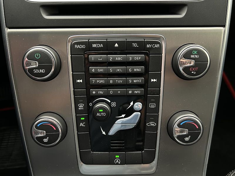 Volvo V60 1.6 T4 Summum - fotka 18 z 26