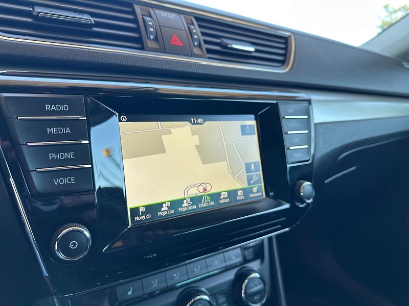 Škoda Superb (2015) 1.6TDi KAMERA,SMARTLINK, - fotka 9 z 15