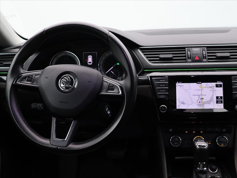 Škoda Superb 2,0 TDI 110kW DSG CZ L&K - fotka 27 z 35