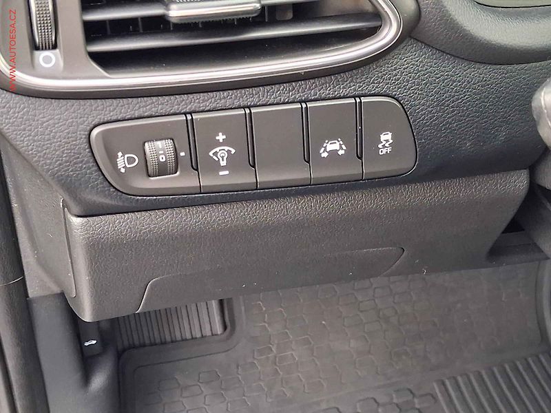 Hyundai i30 (2017) 1.4 T-GDi, 2.maj,ČR, Style - fotka 13 z 21