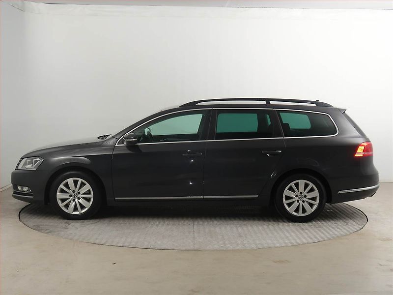 Volkswagen Passat (2014) 2.0 TDI, Automat, Navi, Xenony - fotka 3 z 20